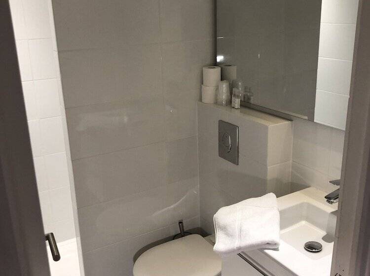 חדר סטנדרט, Oskar