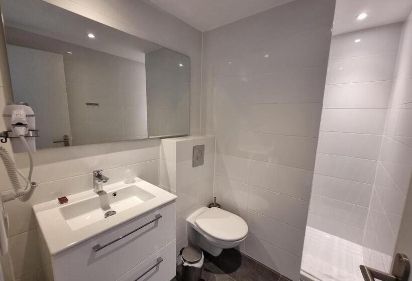 חדר סטנדרט, Oskar