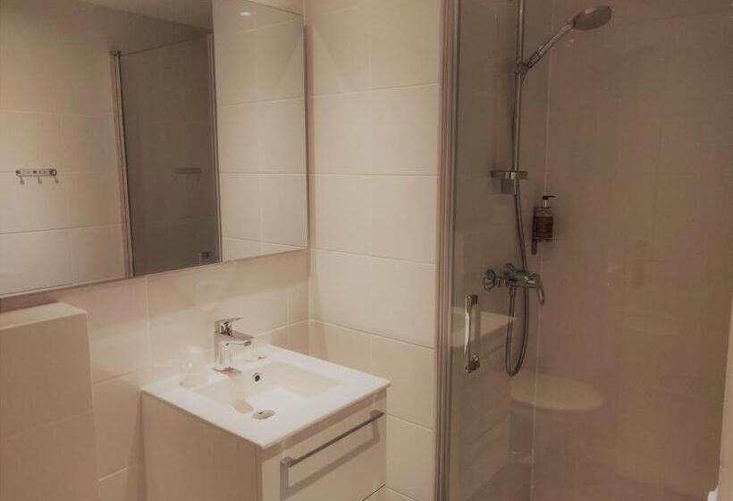 חדר סטנדרט, Oskar