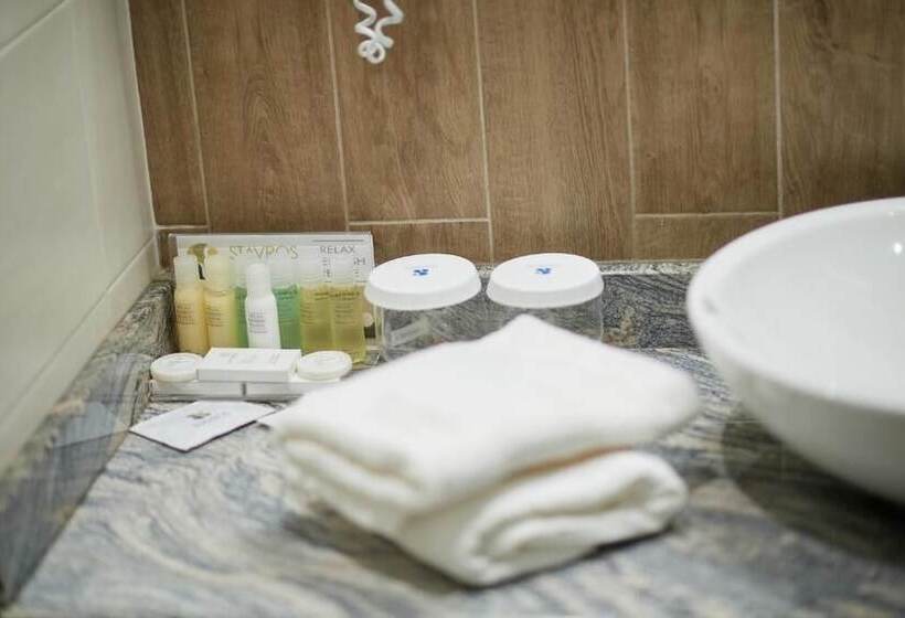 デラックスルーム, Stavros