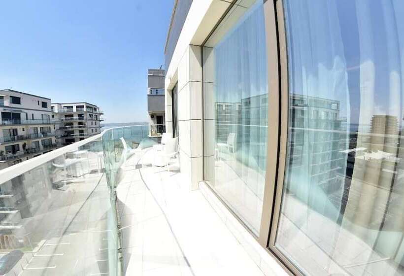 デラックスルーム, Stavros