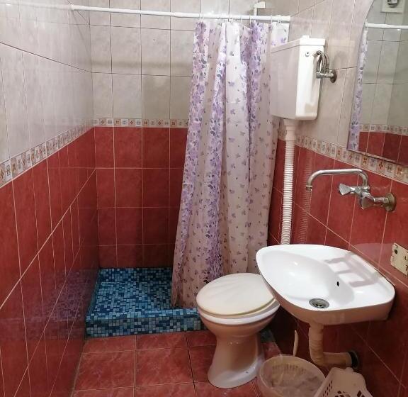 اتاق استاندارد با بالکن, Smestaj U Okviru Domacinstva Sobe Sosa