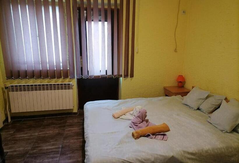 اتاق استاندارد با بالکن, Smestaj U Okviru Domacinstva Sobe Sosa