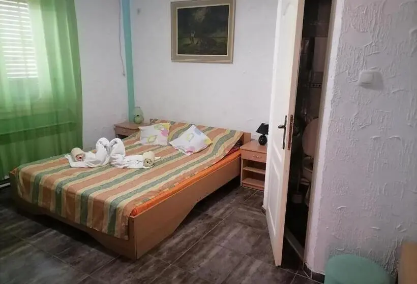 اتاق استاندارد, Smestaj U Okviru Domacinstva Sobe Sosa