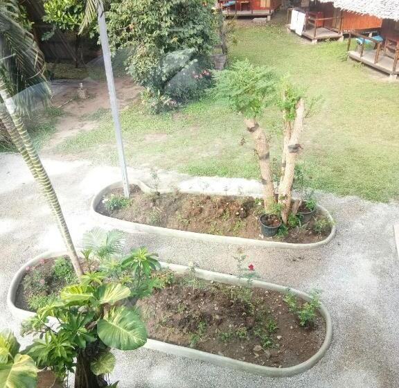 חדר סטנדרט לשלושה, T&p At Pai