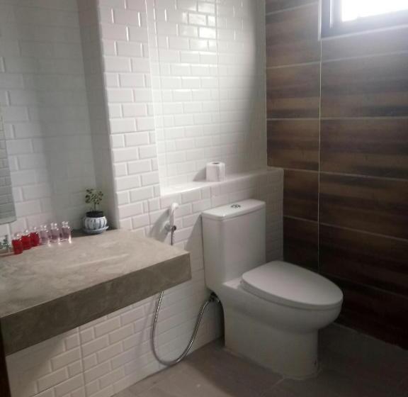 חדר סטנדרט לשלושה, T&p At Pai