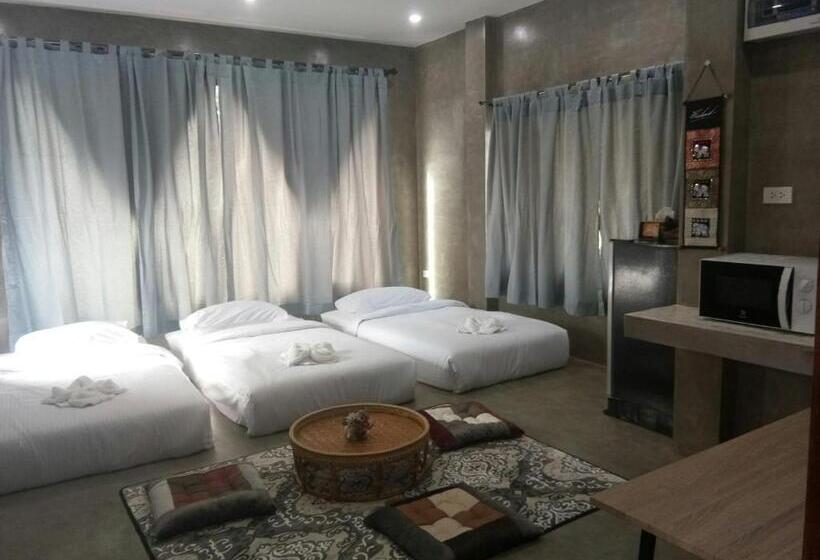 חדר סטנדרט לשלושה, T&p At Pai