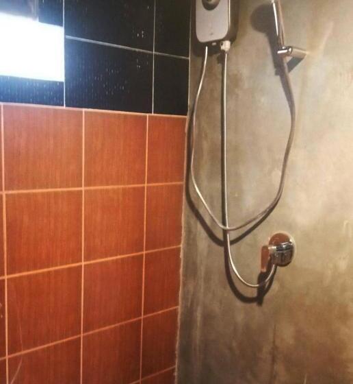 חדר משפחתי, T&p At Pai