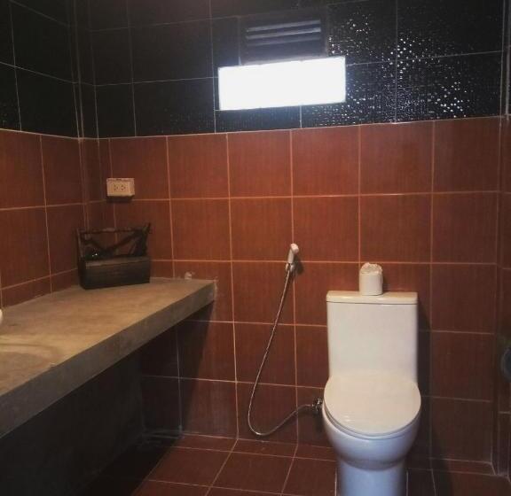 חדר משפחתי, T&p At Pai