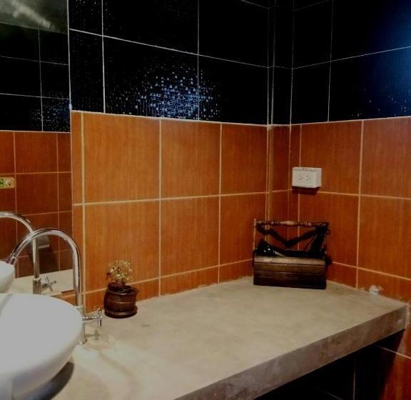 חדר משפחתי, T&p At Pai