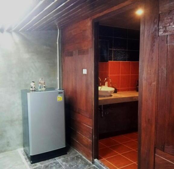 חדר משפחתי, T&p At Pai