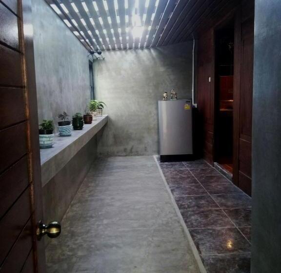 חדר משפחתי, T&p At Pai