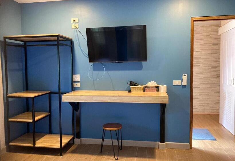 חדר סטנדרט לשלושה עם מרפסת, T&p At Pai