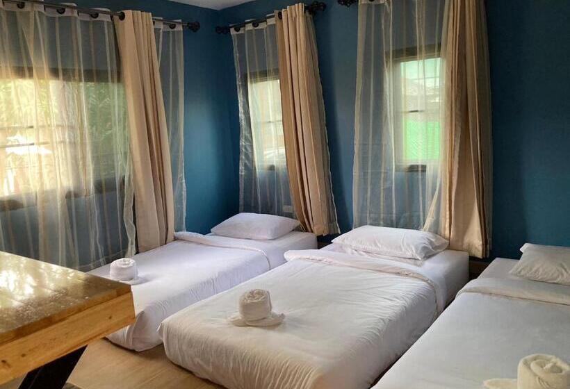 חדר סטנדרט לשלושה עם מרפסת, T&p At Pai