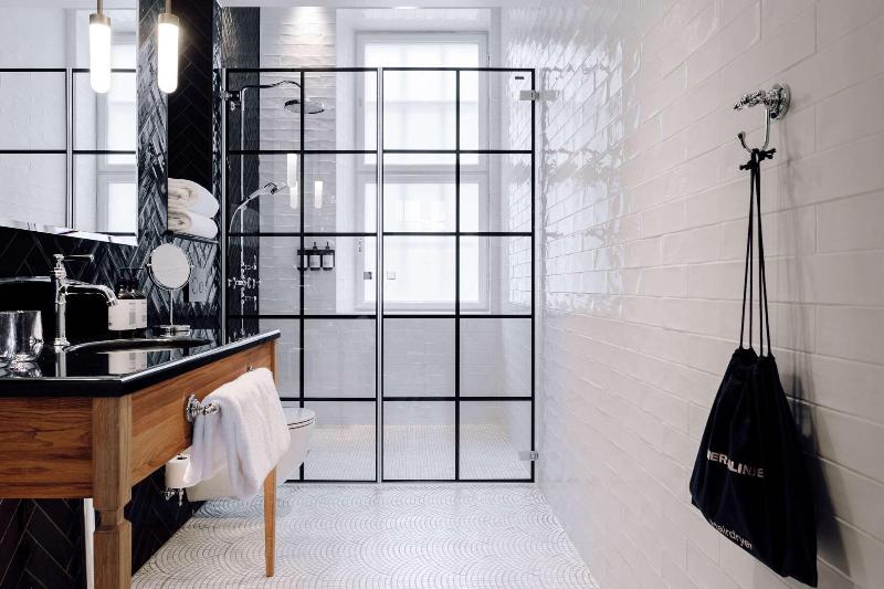 스탠다드 룸 킹사이즈 침대, Amerikalinjen