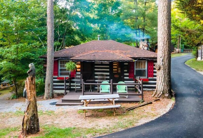 كابينة, Log Cabin Motor Court