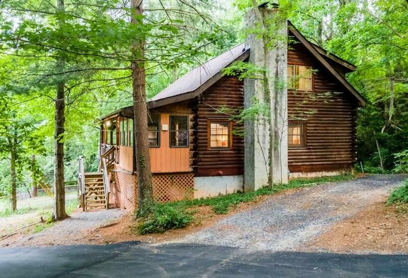 غرفة قياسية, Log Cabin Motor Court