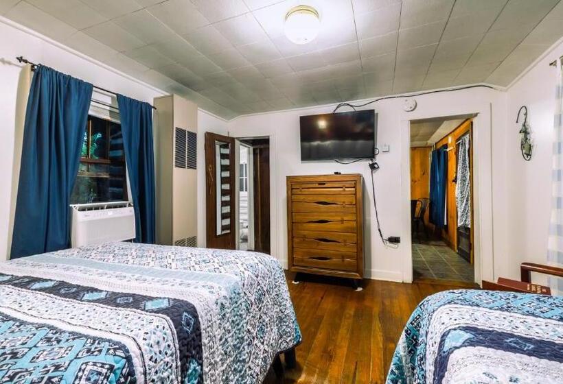 كابينة, Log Cabin Motor Court