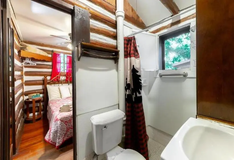 کابین, Log Cabin Motor Court