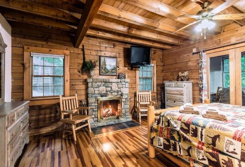 غرفة قياسية, Log Cabin Motor Court