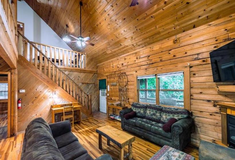 غرفة قياسية, Log Cabin Motor Court