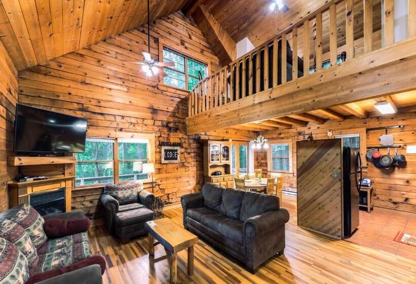 غرفة قياسية, Log Cabin Motor Court