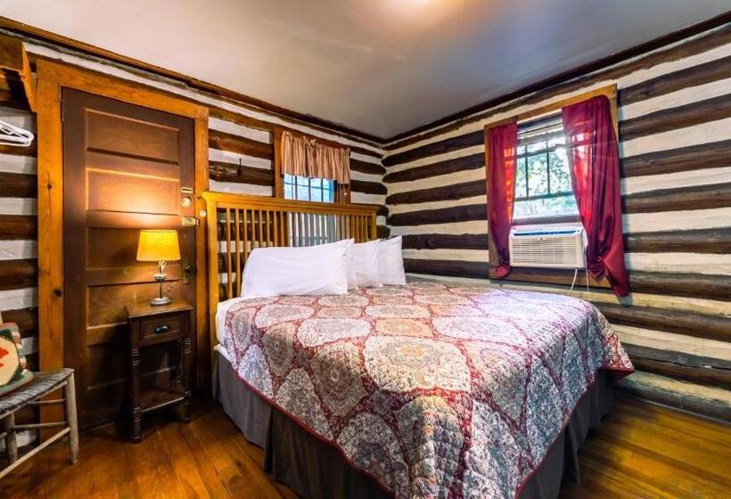 كابينة, Log Cabin Motor Court