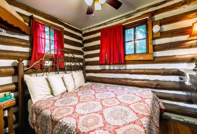 كابينة, Log Cabin Motor Court