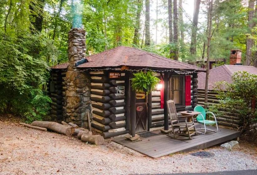 كابينة, Log Cabin Motor Court