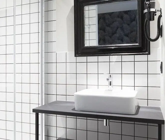 Standard Yhden Hengen Huone, Hôtel Du Maine