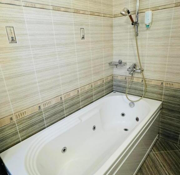 디럭스 룸, Restaurant Almond