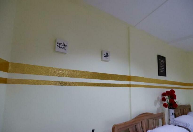 اتاق لوکس خانوادگی, Nellie S Place