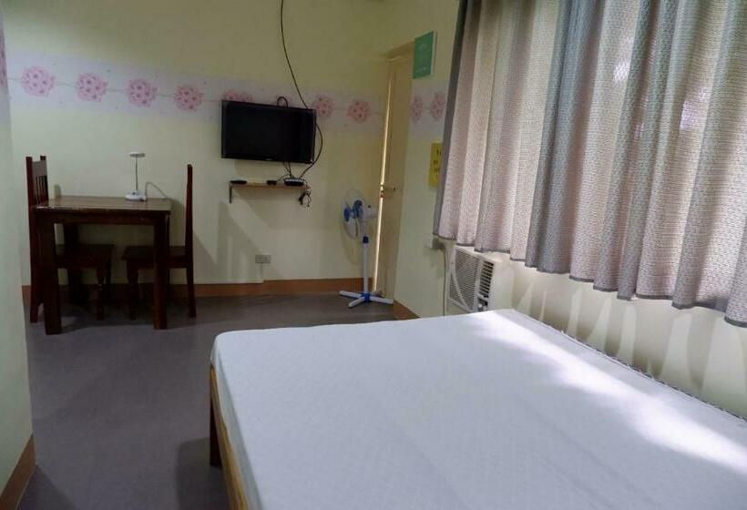 اتاق استاندارد, Nellie S Place