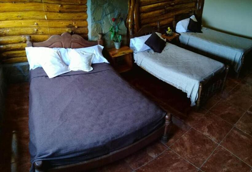 غرفة عائلية مطلّة علي الجبل, Hostería La Portada