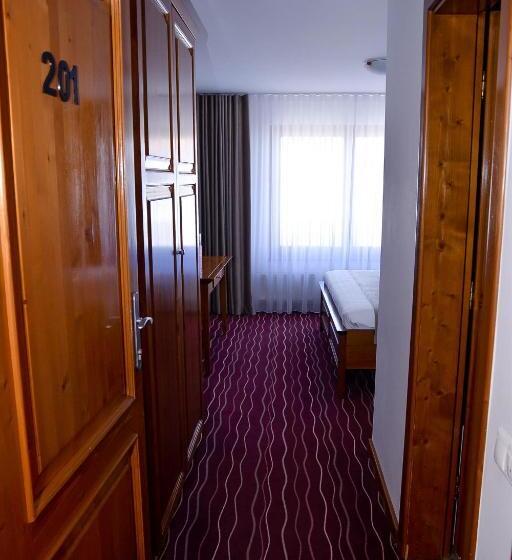 スタンダードルーム, Boutique Damiani