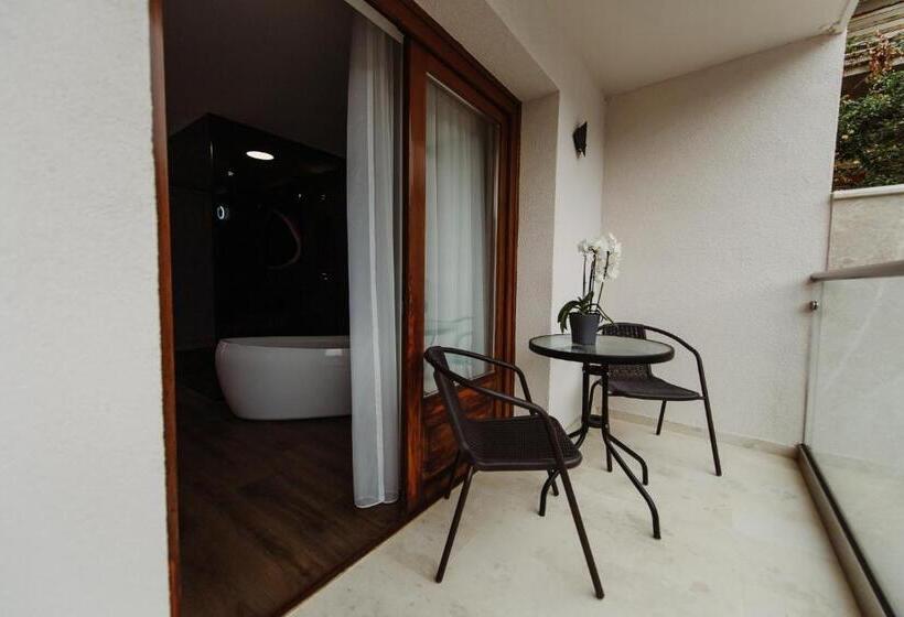 デラックススタジオ, Boutique Damiani