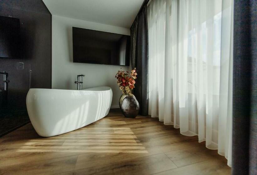 デラックススタジオ, Boutique Damiani