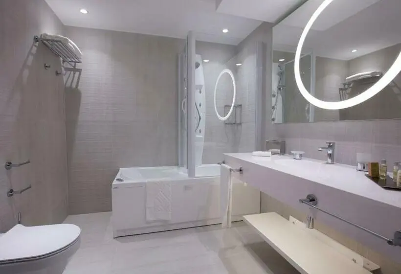 Deluxe Suite Sea View, Doubletree By Hilton Pointenoire