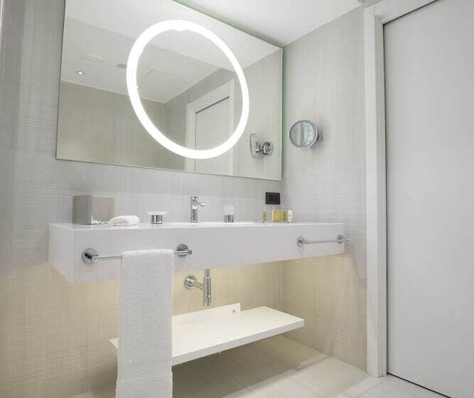 اتاق استاندارد با 2 تخت دوبل, Doubletree By Hilton Pointenoire