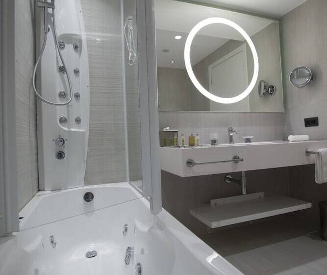 Standardrum 2 Dubbelsängar, Doubletree By Hilton Pointenoire