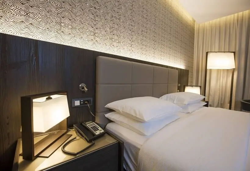اتاق خانوادگی تودرتو, Doubletree By Hilton Pointenoire