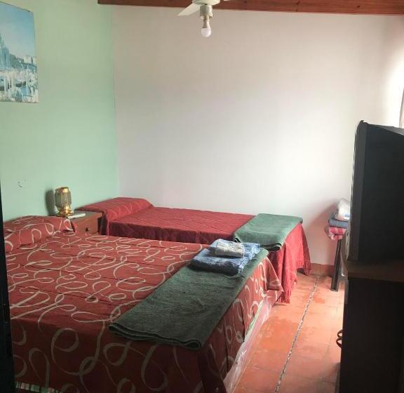 اتاق استاندارد سه نفره, Hostal Del Milagro