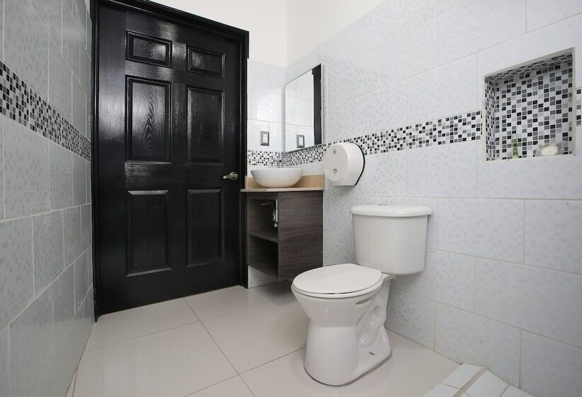 スタンダードルーム, Milán Costa Rica