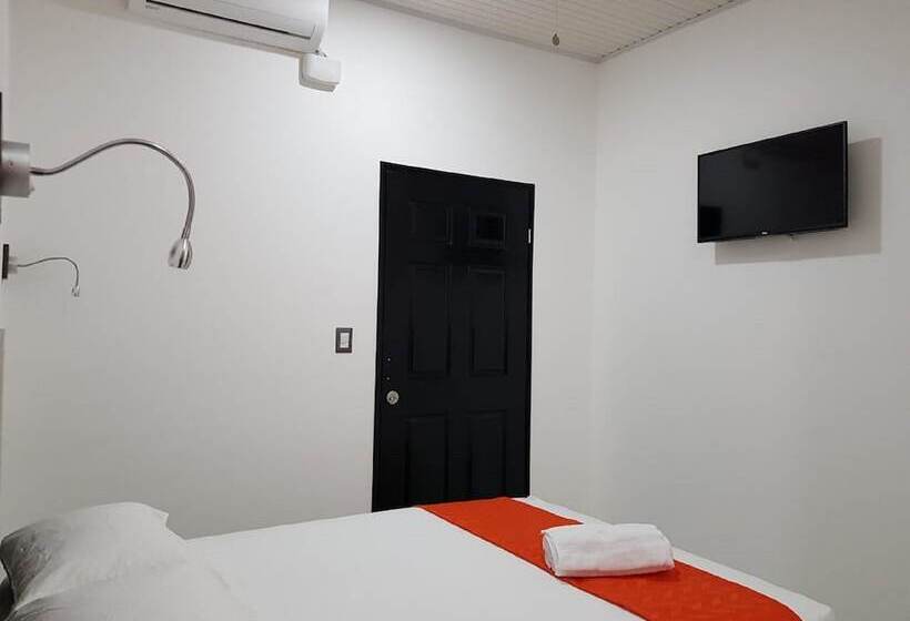 デラックスルーム, Milán Costa Rica