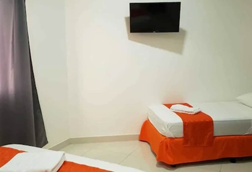 デラックストリプルルーム, Milán Costa Rica