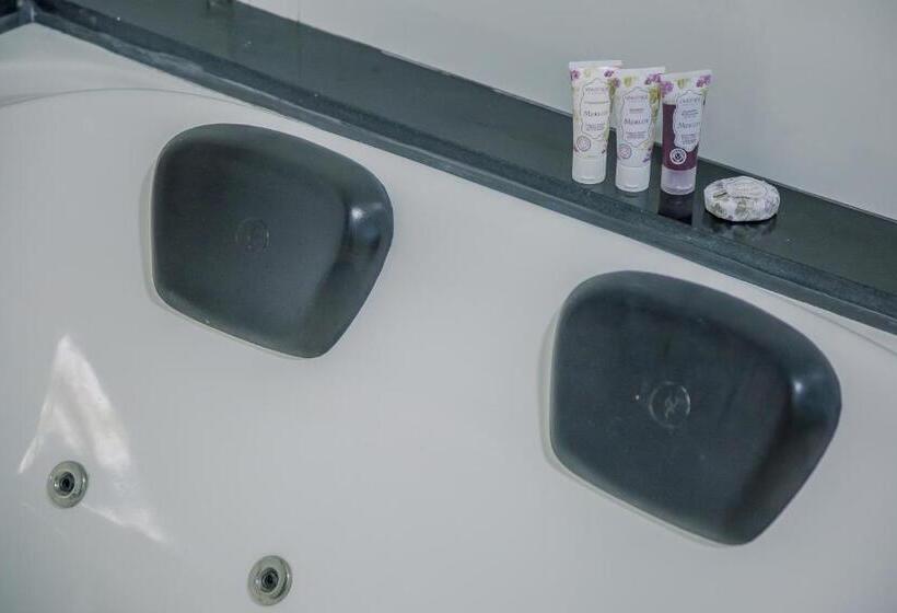 סטודיו דלוקס, Prime Executive