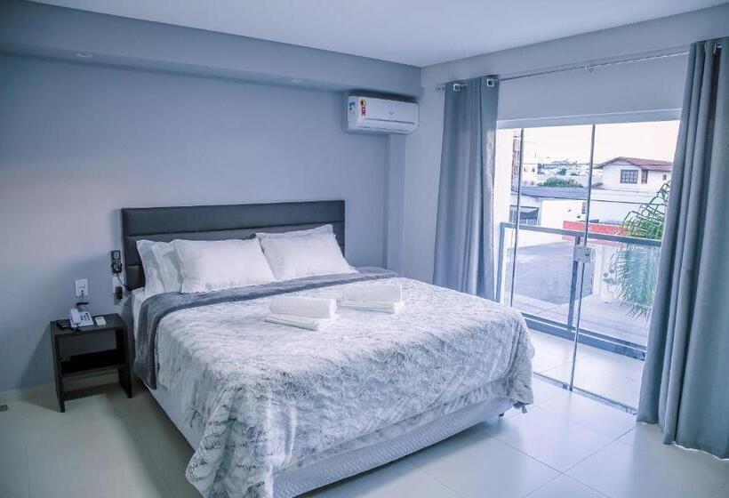 디럭스 스튜디오, Prime Executive