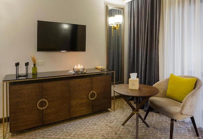 מיטת קינג בסוויטה, Jermuk Hotel And Spa