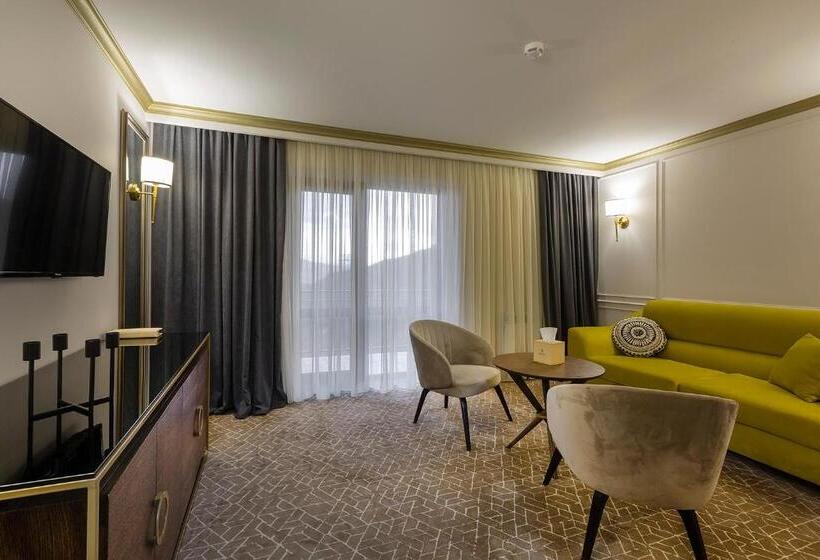 מיטת קינג בסוויטה, Jermuk Hotel And Spa