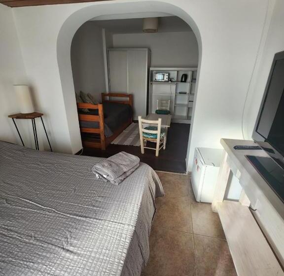 Basic Kolmen Hengen Huone, Costa De Tigre, Habitaciones